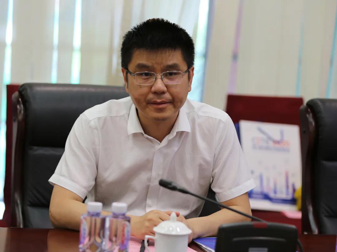 深圳市工业和信息化局副局长徐志斌讲话